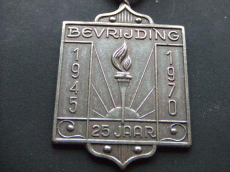 Herdenking bevrijding 1945-1970 zilverkleurig